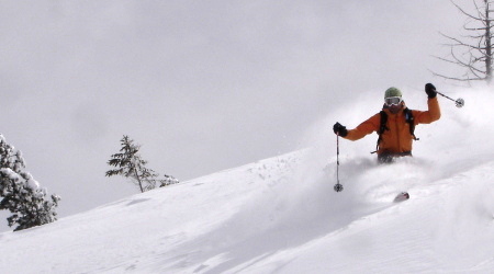 Simone e le prime curve della Vallettina. Dolomiti di Brenta sciare in fuoripista