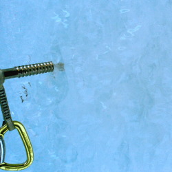 Abalakow: preparare i fori con un chiodo da ghiaccio abalakow_-1