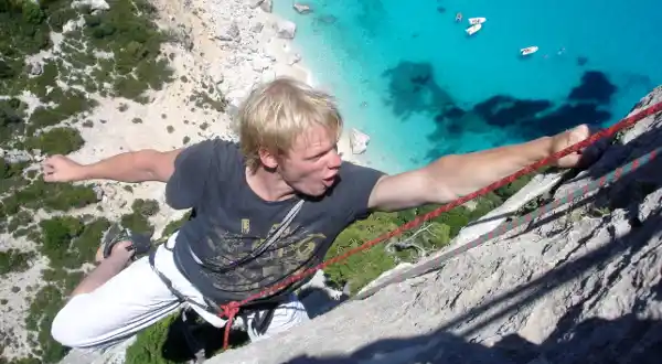 cala goloritzè, roccia fantastica e mare da sogno settimana d'arrampicata in sardegna